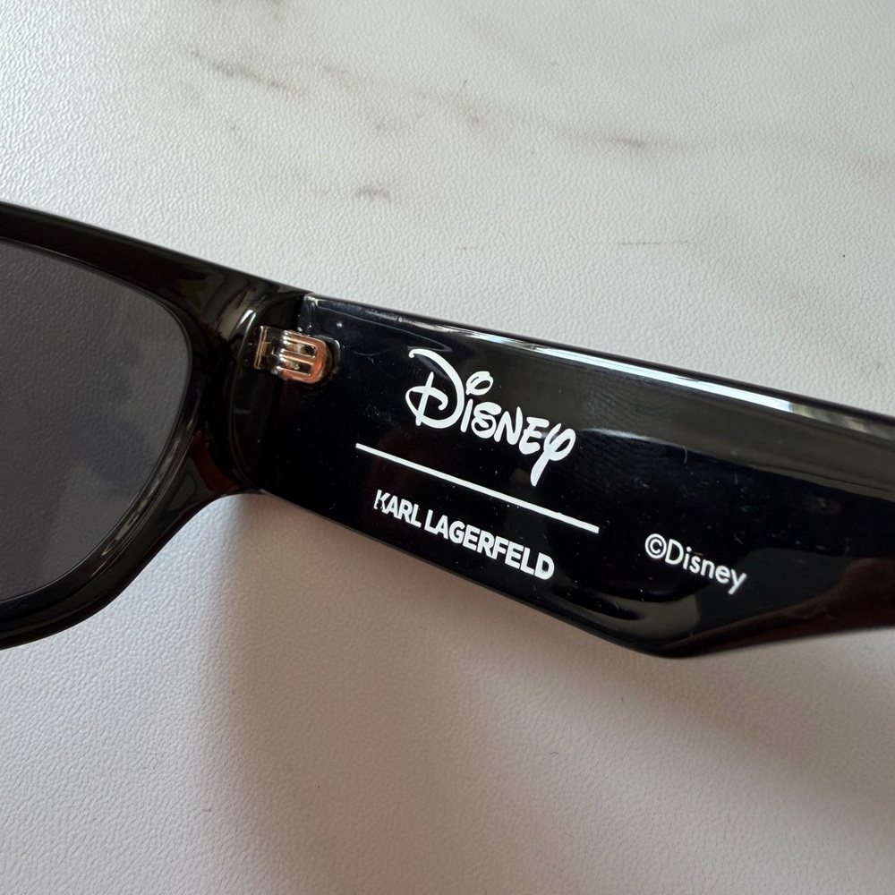 Disney100 x Karl Lagerfeld Donald Duck Sunglasses NWT Collector - Picture 5 of 7